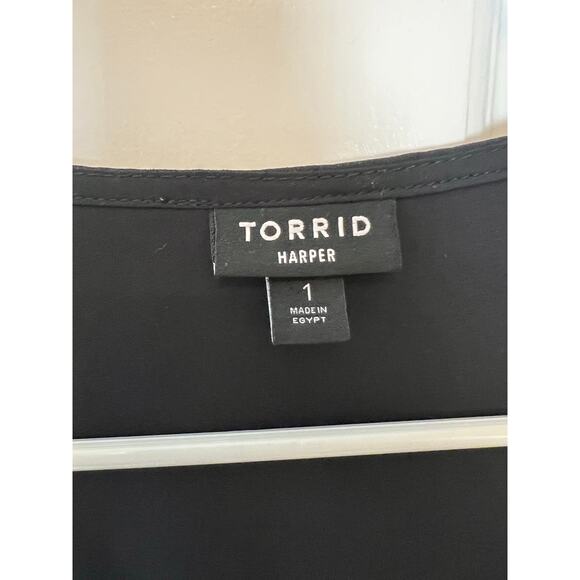 Torrid Women's 1 - 1X Black Puff Sleeve Blouse Short Sleeve V Neck Half Button - Picture 3 of 10